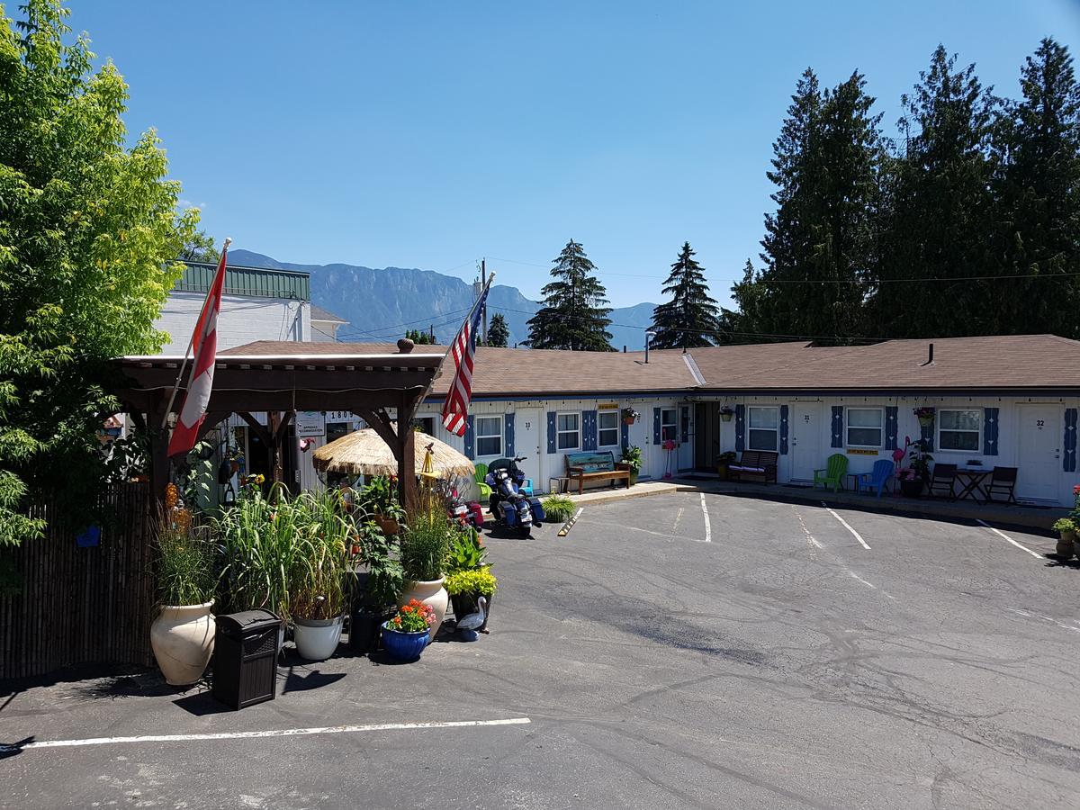 Creston Valley Motel Esterno foto