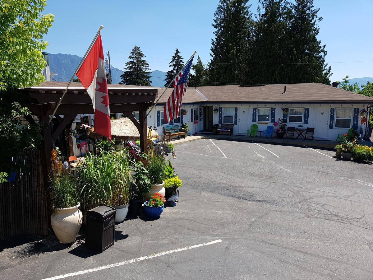 Creston Valley Motel Esterno foto
